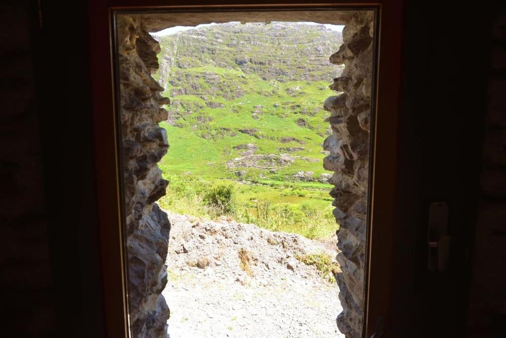 Secluded Cottage Nestled In The Beara Peninsula Killarney Exterior foto